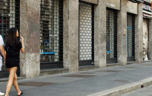 negozi_chiusi_ferie_milano_lapresse_2019